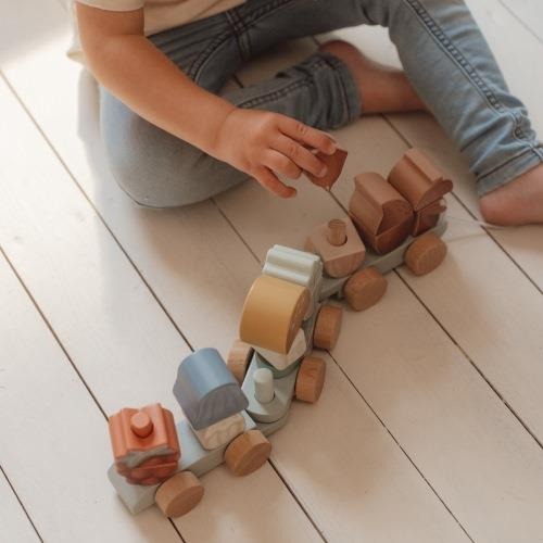 _LITTLE DUTCH STACKING TRAIN